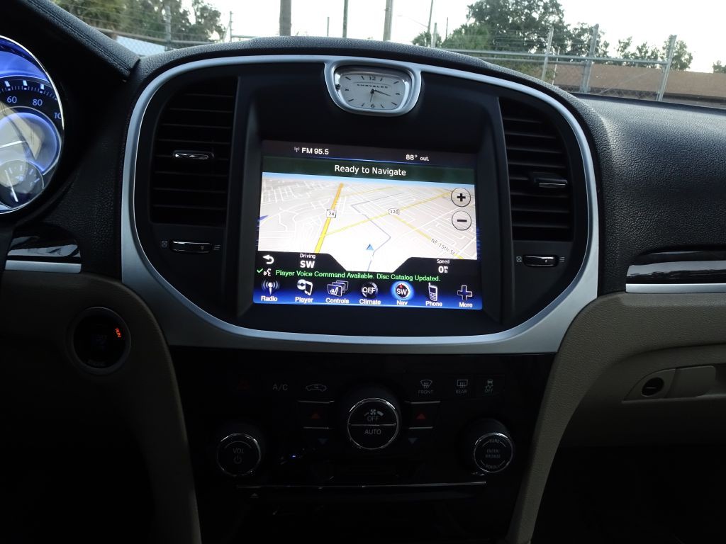 2014 Chrysler 300 Image 21