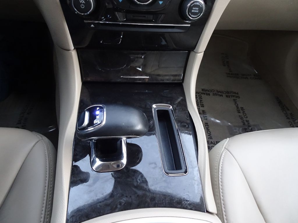 2014 Chrysler 300 Image 23