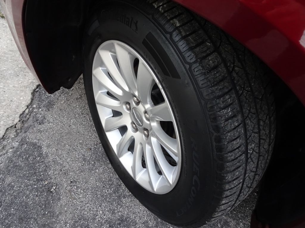 2014 Chrysler 300 Image 25