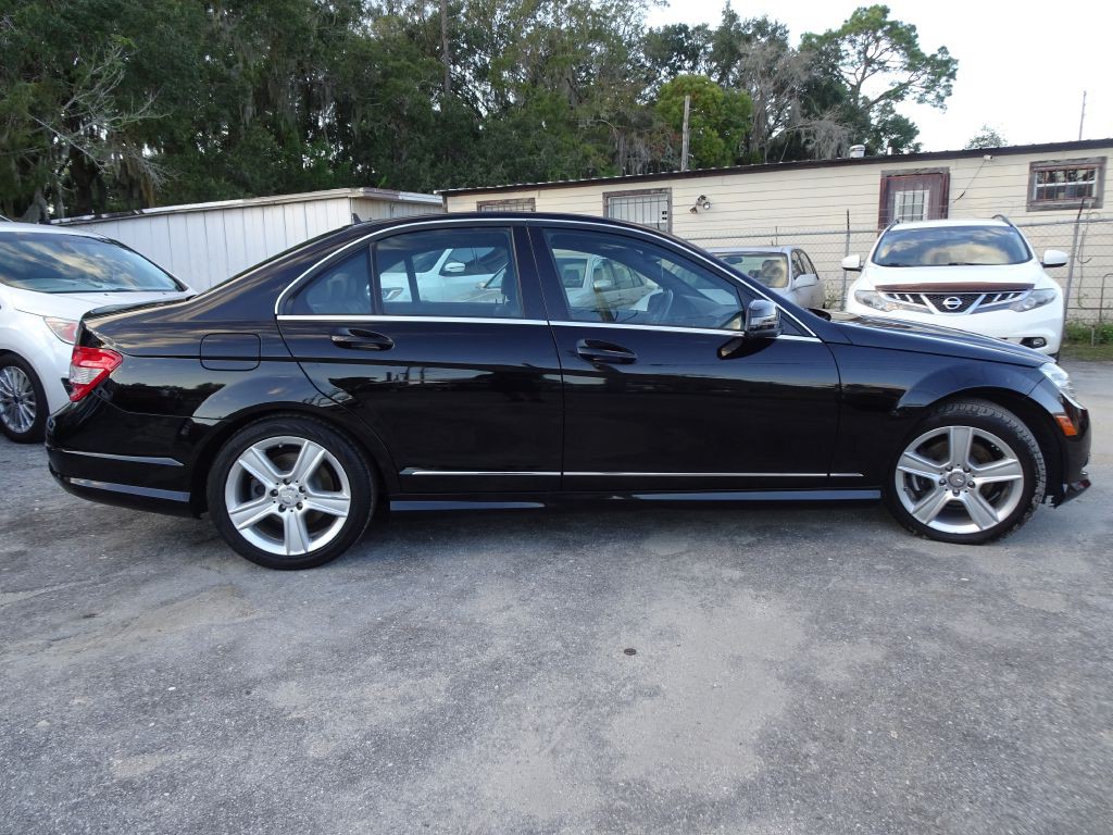 2010 Mercedes-Benz C-Class Image 4