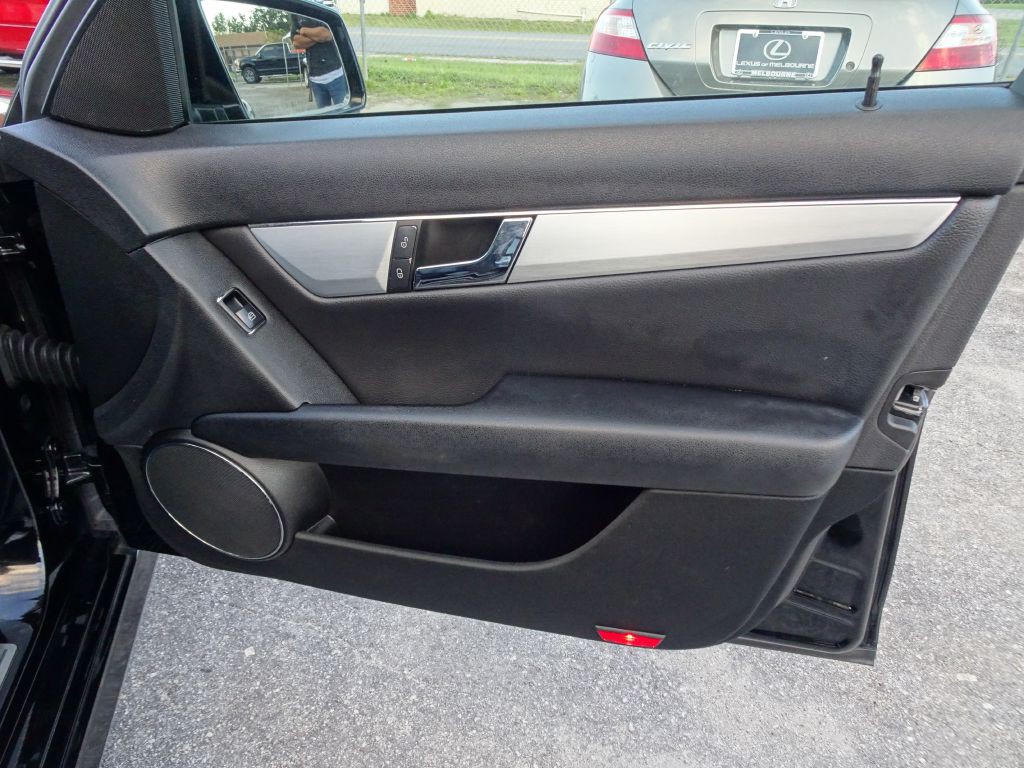 2010 Mercedes-Benz C-Class Image 16