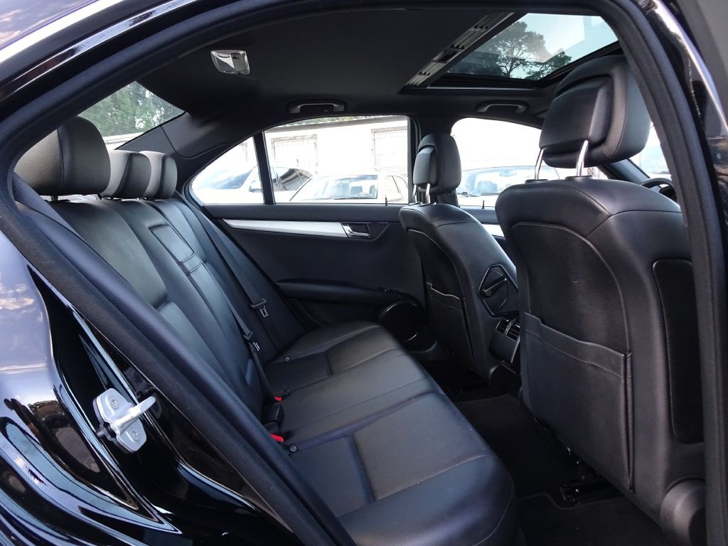 2010 Mercedes-Benz C-Class Image 17