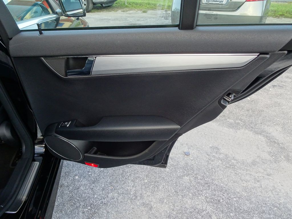 2010 Mercedes-Benz C-Class Image 18