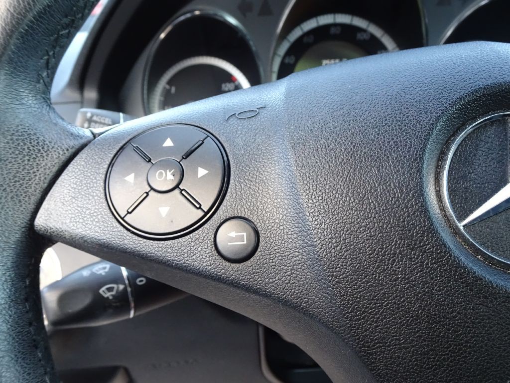 2010 Mercedes-Benz C-Class Image 20