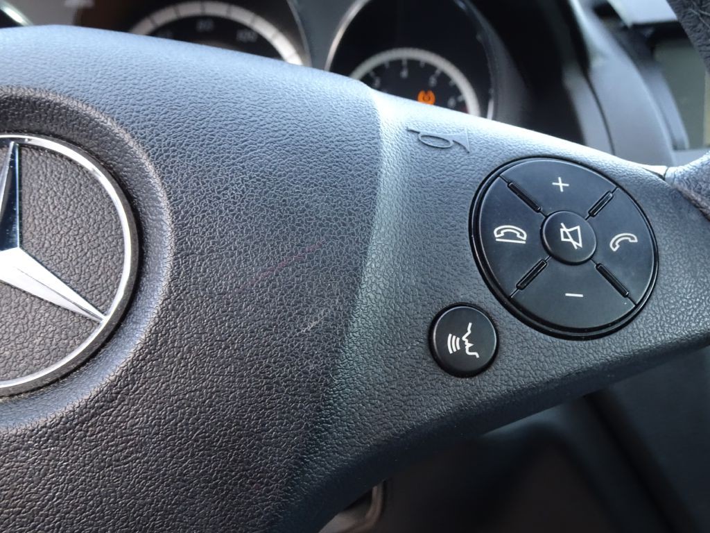 2010 Mercedes-Benz C-Class Image 21