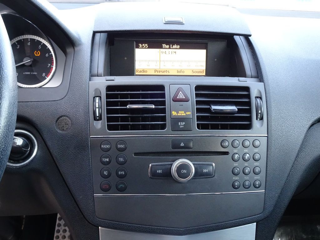 2010 Mercedes-Benz C-Class Image 22