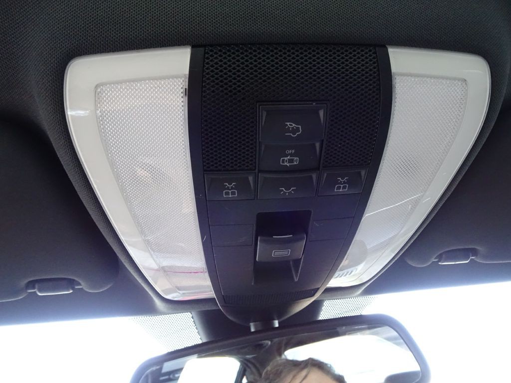 2010 Mercedes-Benz C-Class Image 24