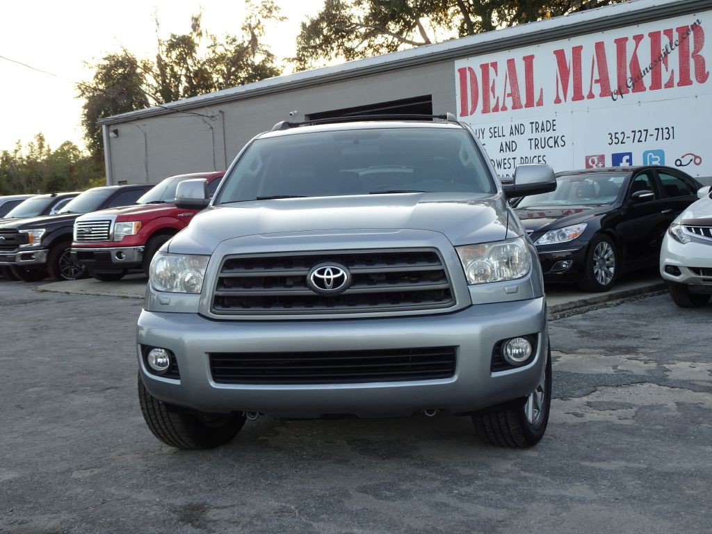 2016 Toyota Sequoia Image 2