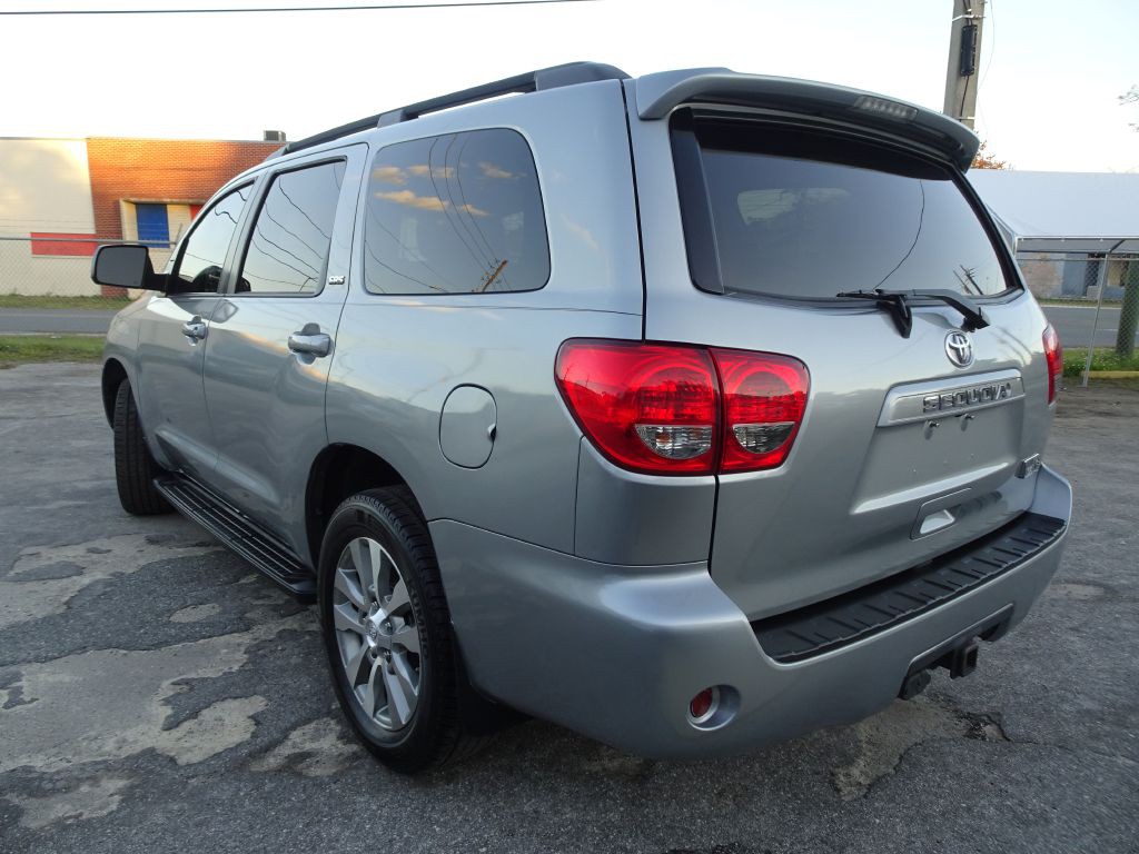 2016 Toyota Sequoia Image 8