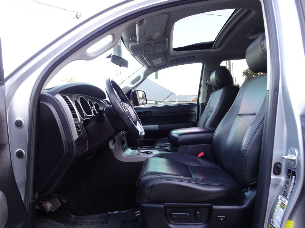 2016 Toyota Sequoia Image 12