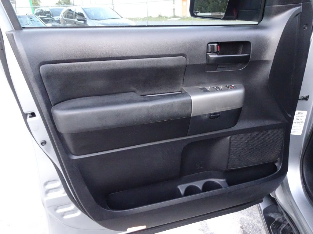 2016 Toyota Sequoia Image 13