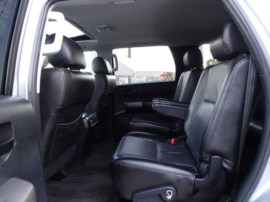 2016 Toyota Sequoia Image 14