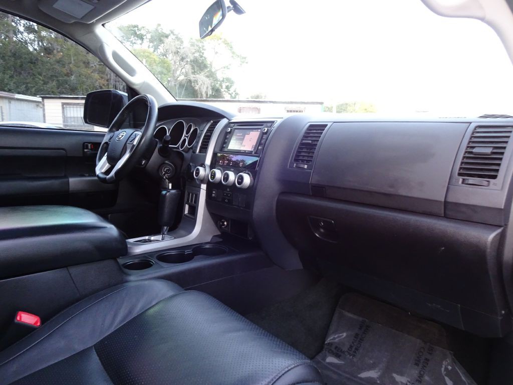 2016 Toyota Sequoia Image 16
