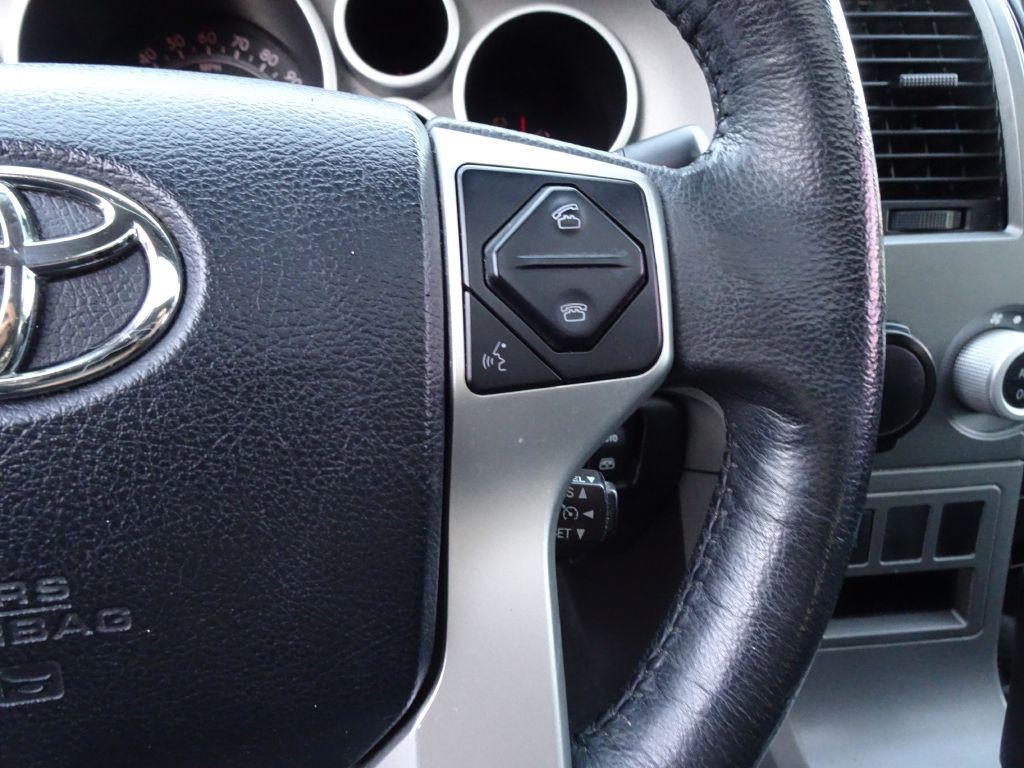 2016 Toyota Sequoia Image 23