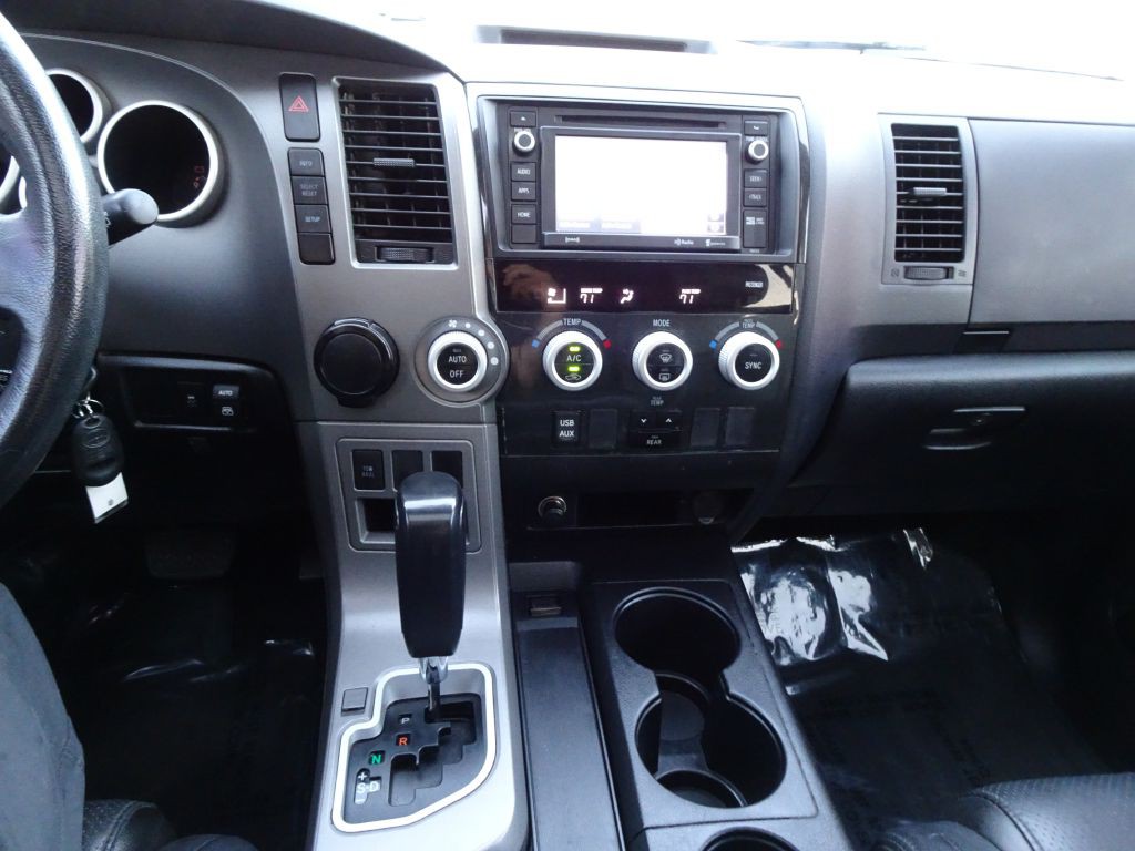 2016 Toyota Sequoia Image 26