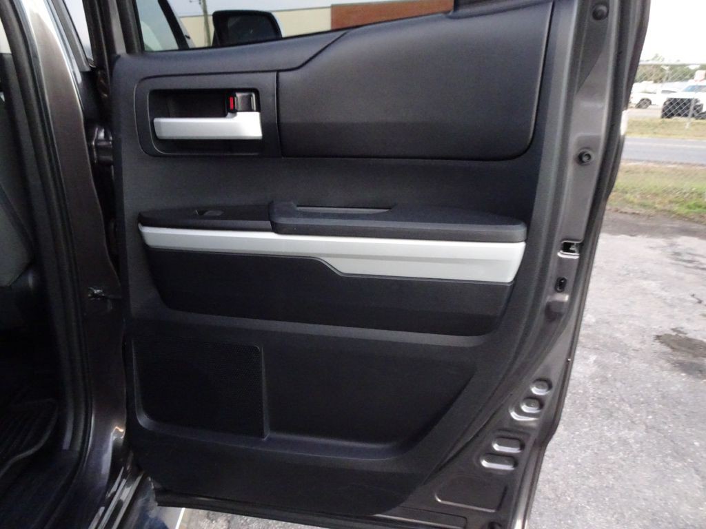 2014 Toyota Tundra Image 19