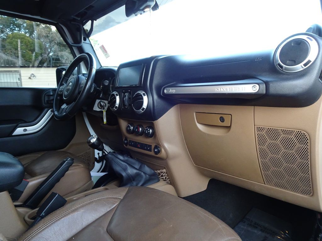 2013 Jeep Wrangler Unlimited Image 15