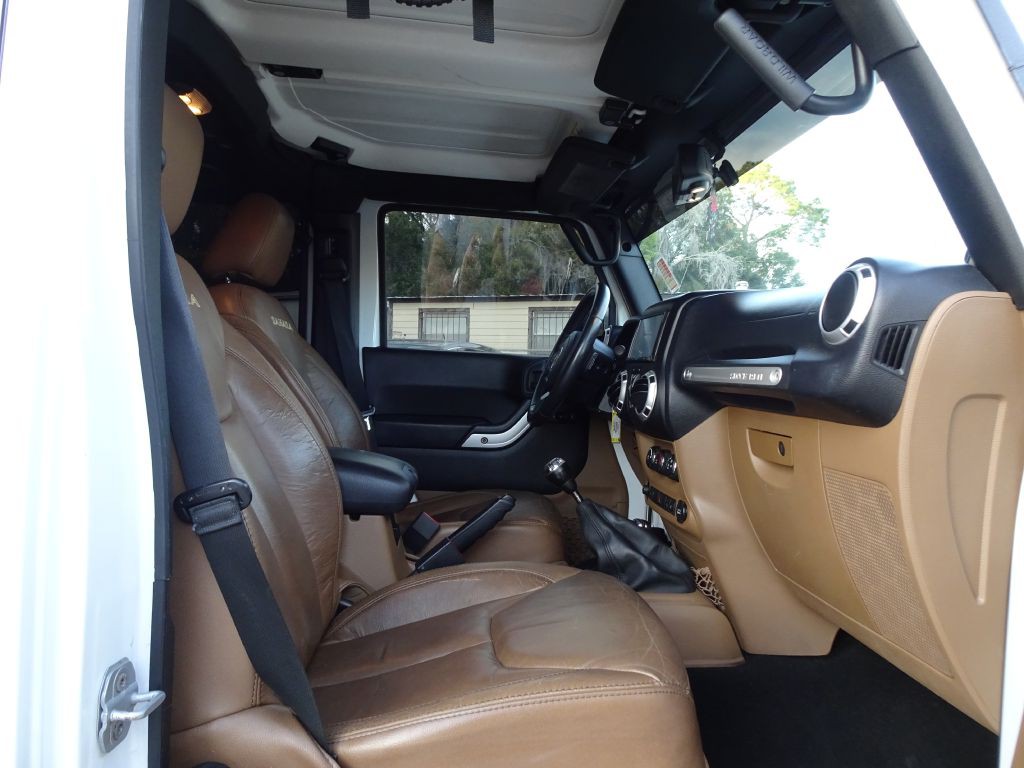 2013 Jeep Wrangler Unlimited Image 16