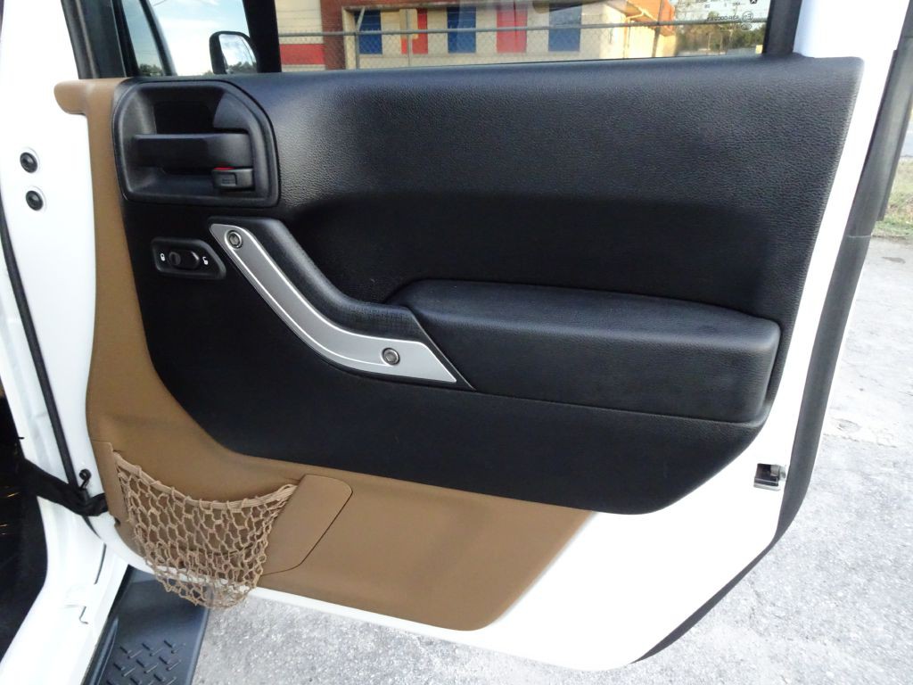 2013 Jeep Wrangler Unlimited Image 17