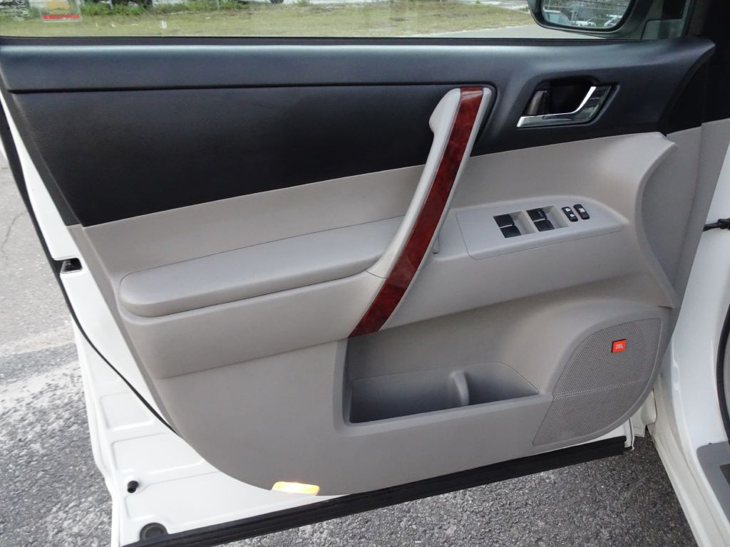 2011 Toyota Highlander Image 12
