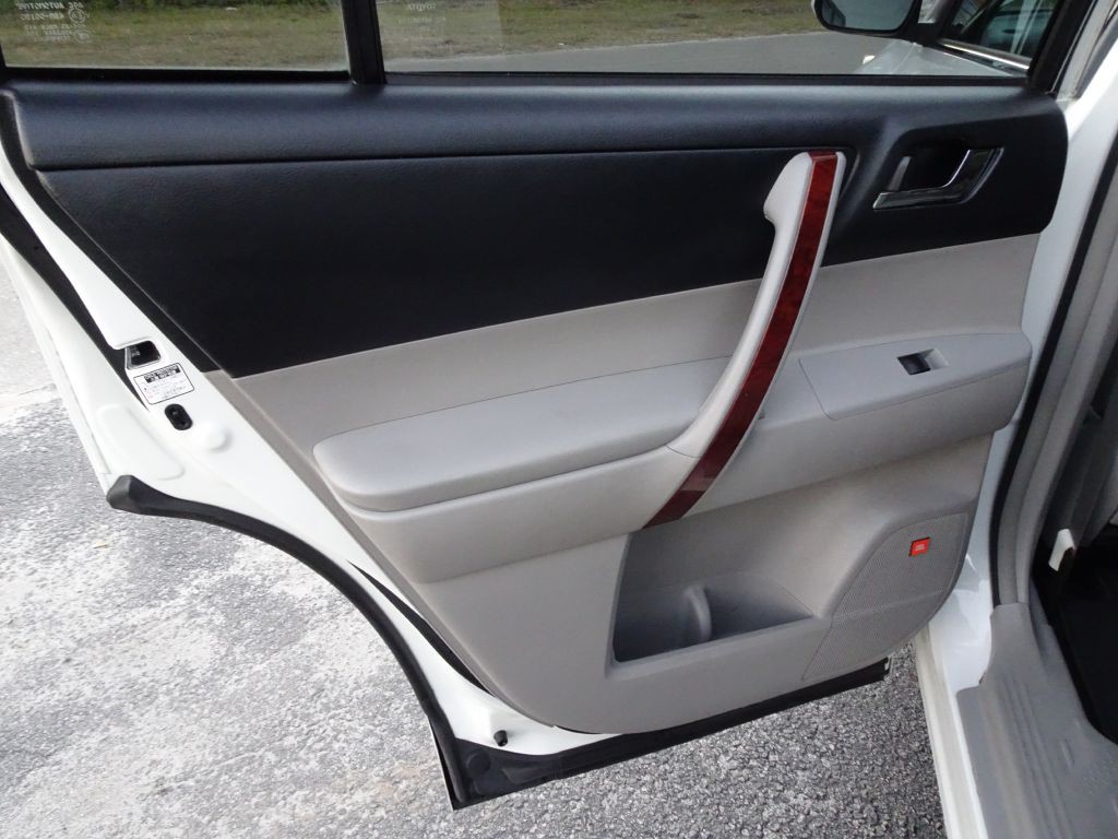 2011 Toyota Highlander Image 14
