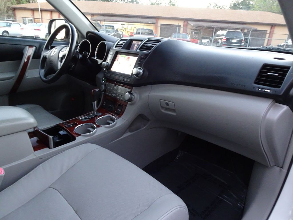 2011 Toyota Highlander Image 15
