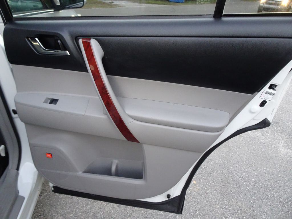 2011 Toyota Highlander Image 19