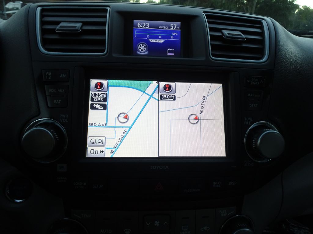 2011 Toyota Highlander Image 22