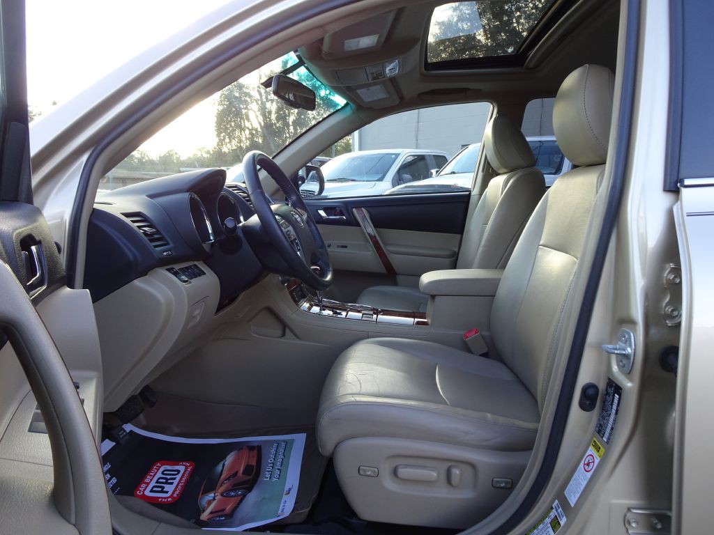 2013 Toyota Highlander Image 11