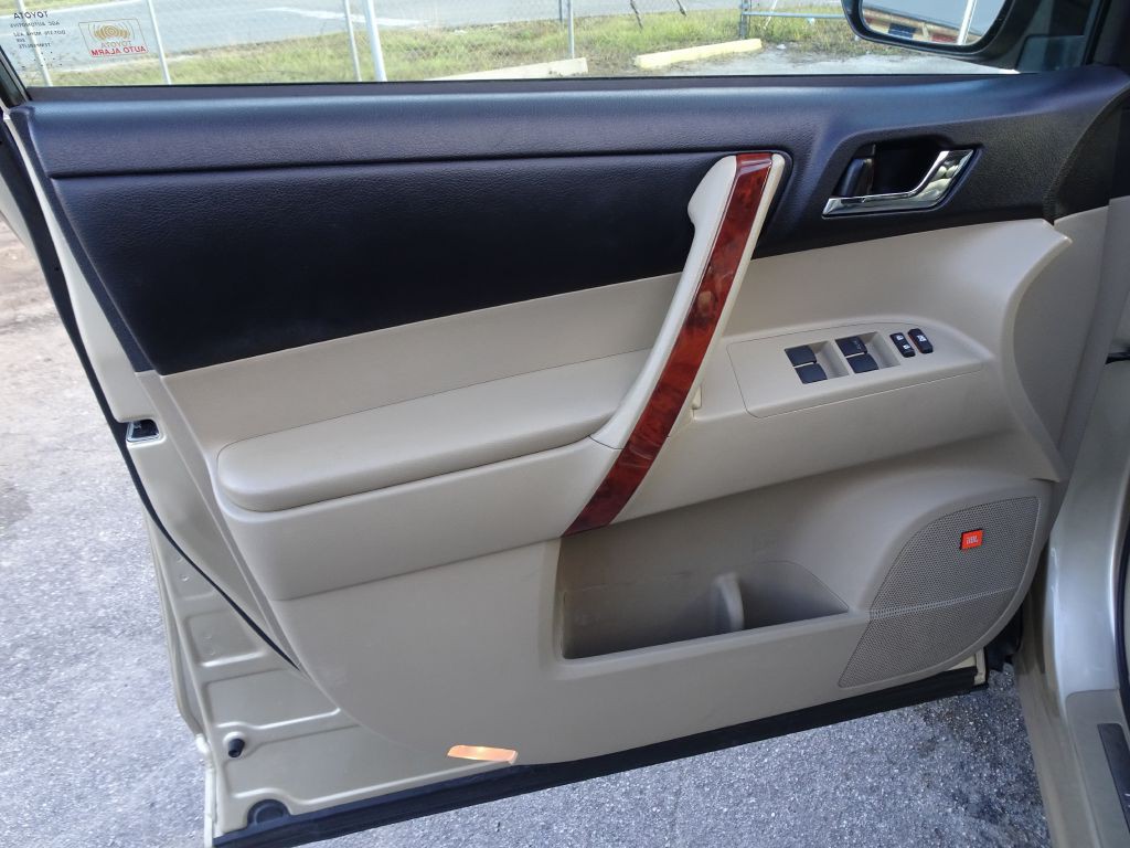 2013 Toyota Highlander Image 12