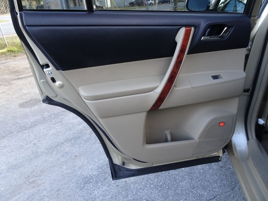 2013 Toyota Highlander Image 14