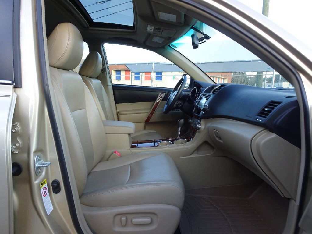 2013 Toyota Highlander Image 16