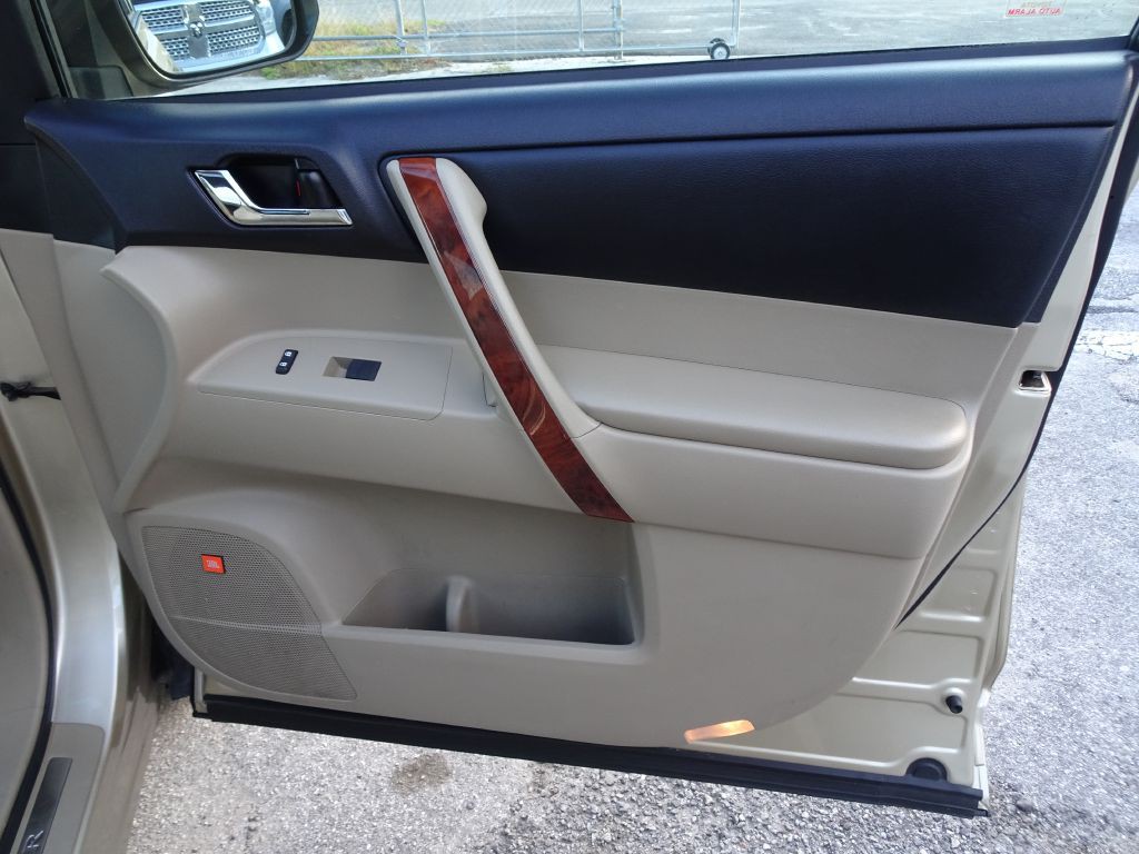 2013 Toyota Highlander Image 17