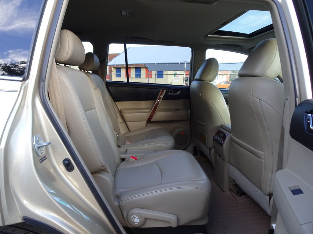 2013 Toyota Highlander Image 18