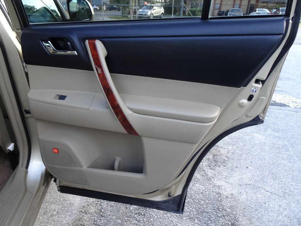 2013 Toyota Highlander Image 19