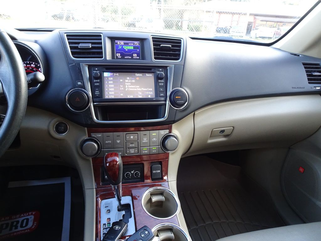 2013 Toyota Highlander Image 23