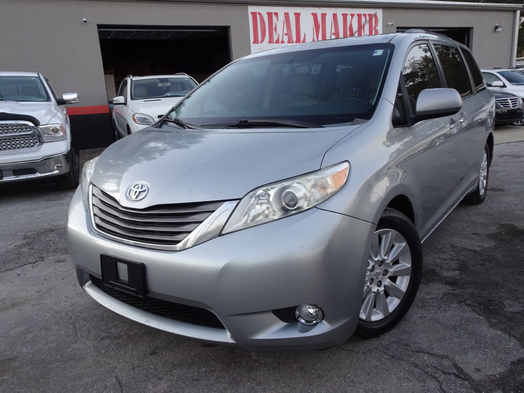 2011 Toyota Sienna Image 9