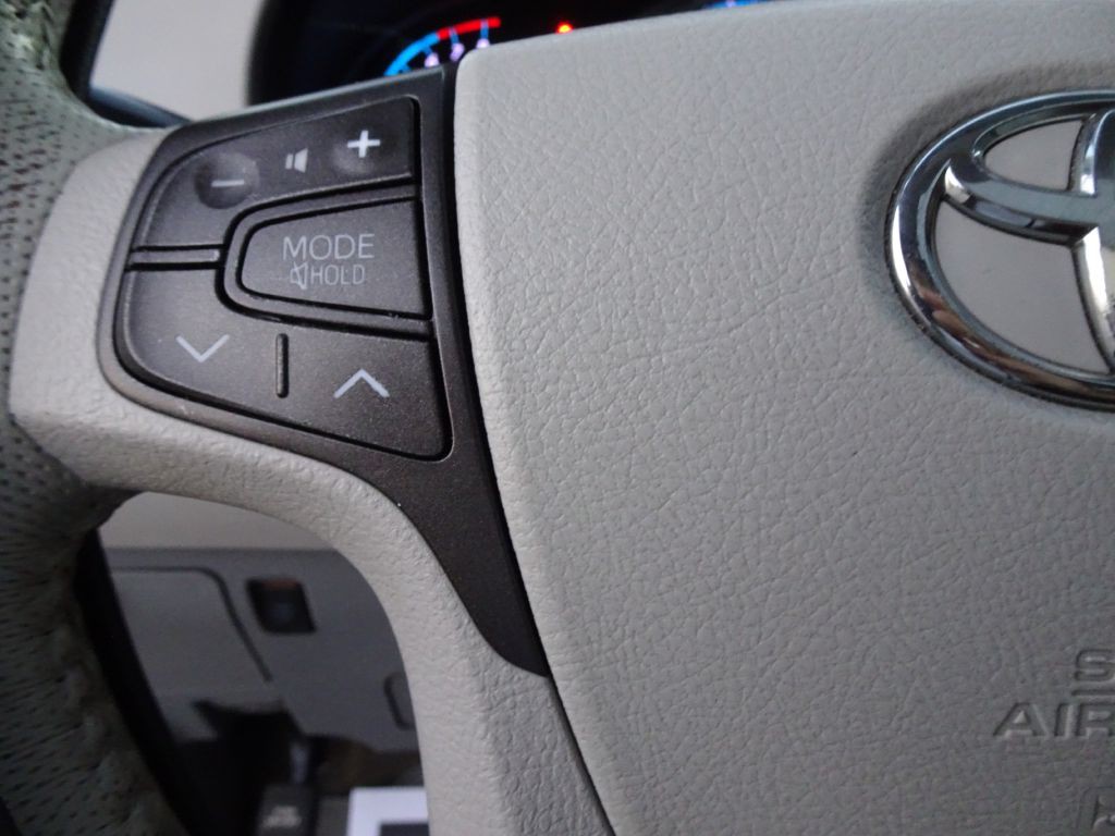 2011 Toyota Sienna Image 18