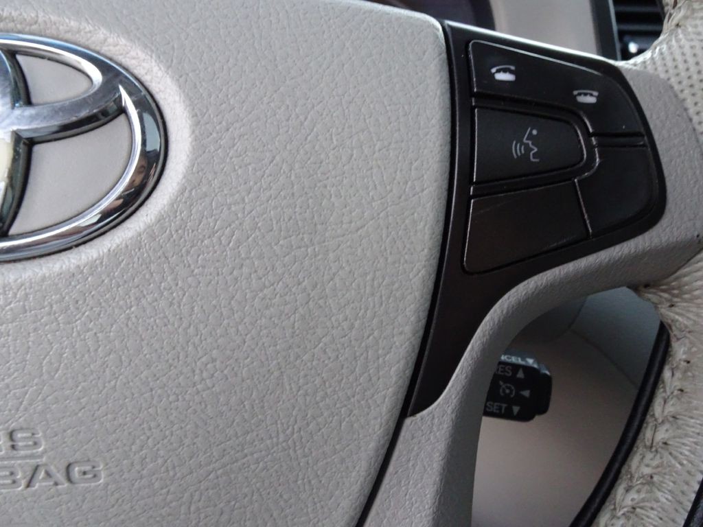 2011 Toyota Sienna Image 19