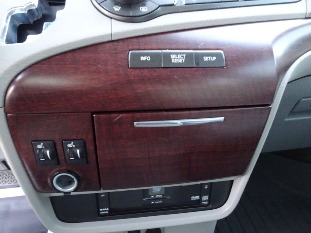 2011 Toyota Sienna Image 23