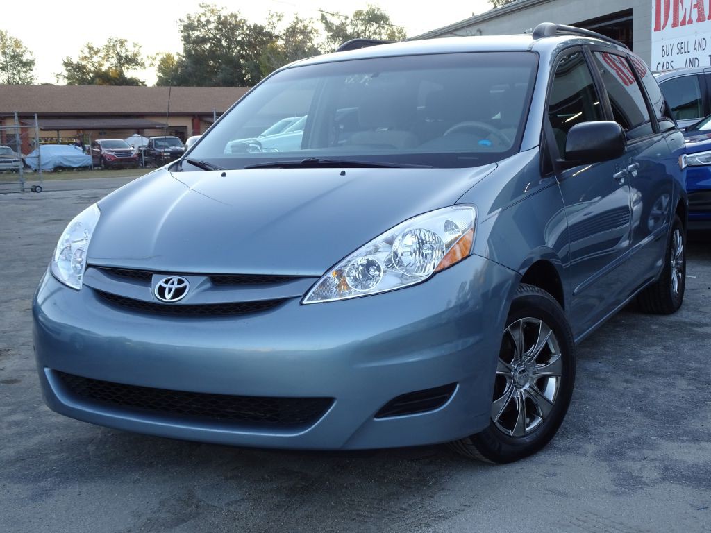 2007 Toyota Sienna Image 1