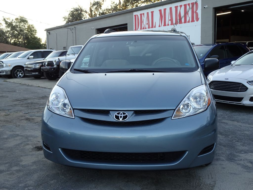 2007 Toyota Sienna Image 2