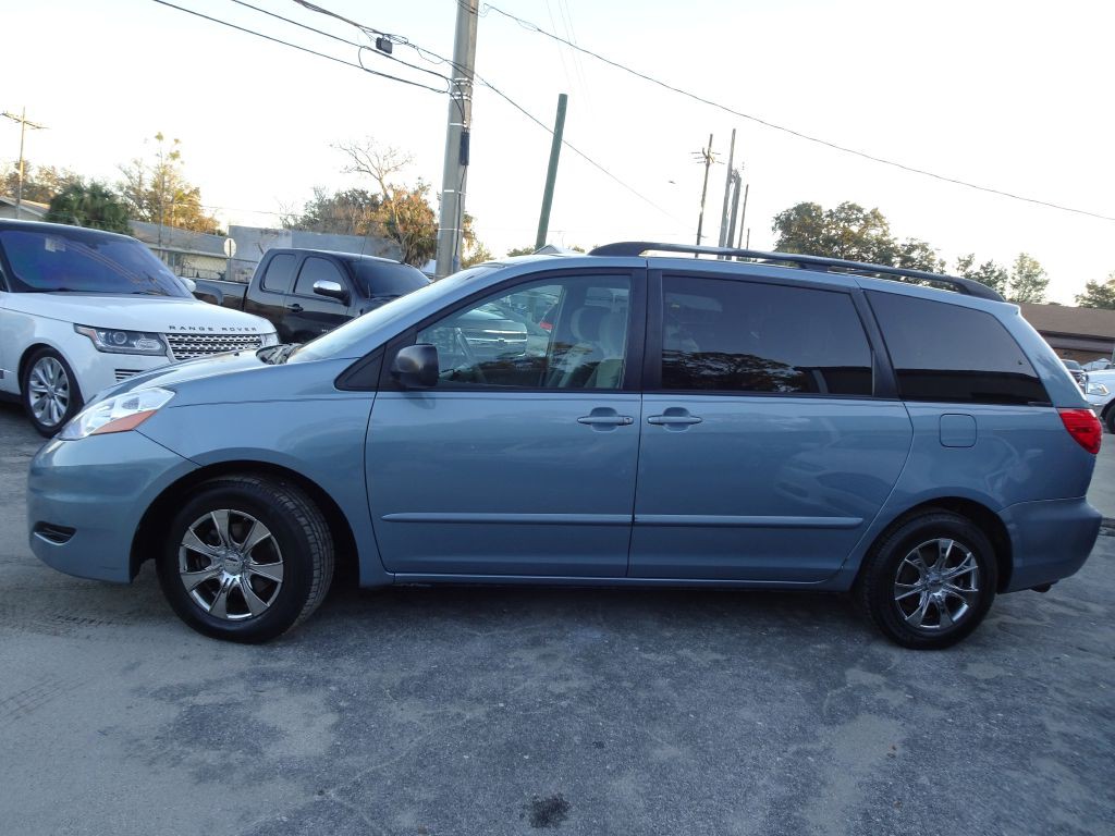 2007 Toyota Sienna Image 8