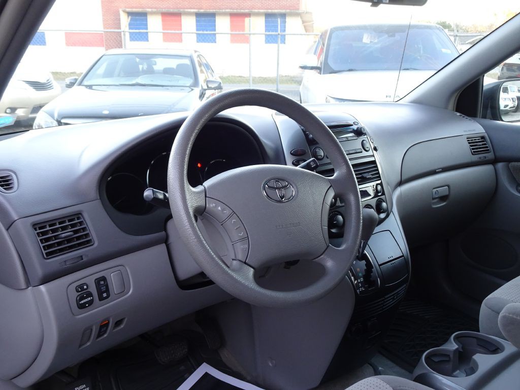 2007 Toyota Sienna Image 10