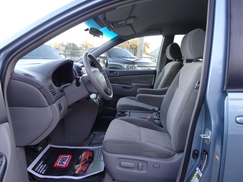 2007 Toyota Sienna Image 11