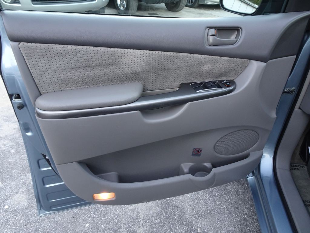 2007 Toyota Sienna Image 12