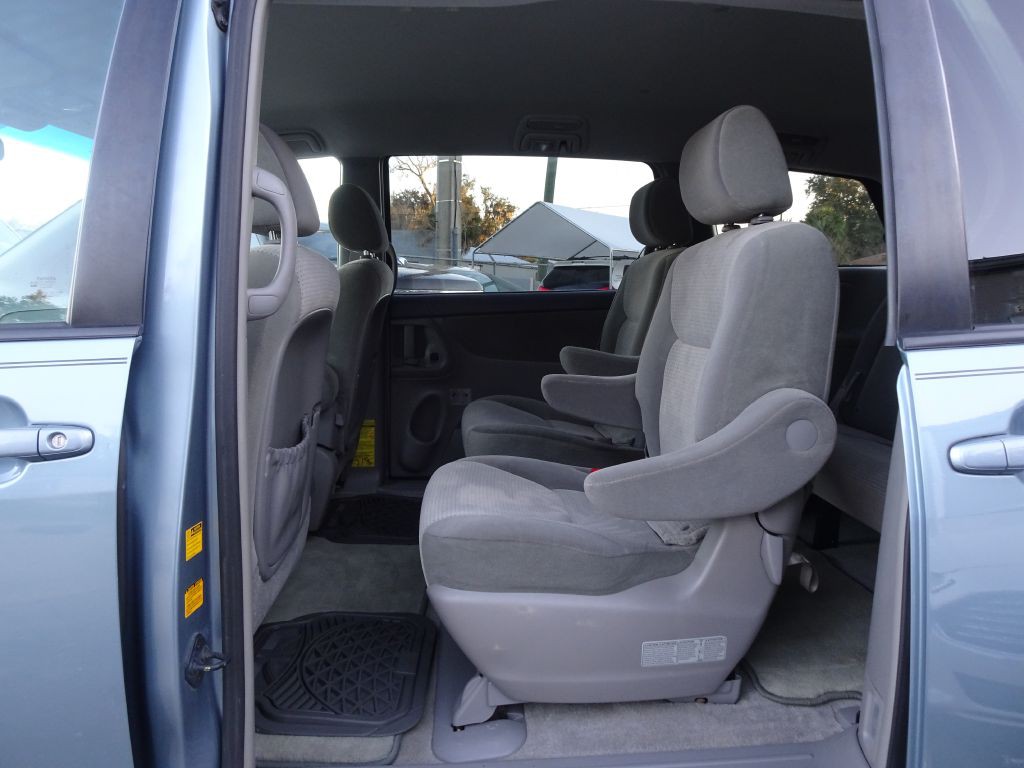 2007 Toyota Sienna Image 13
