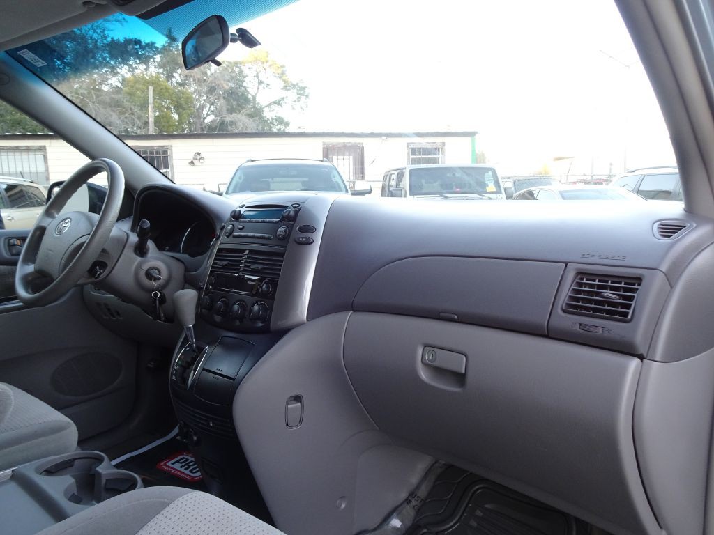 2007 Toyota Sienna Image 14
