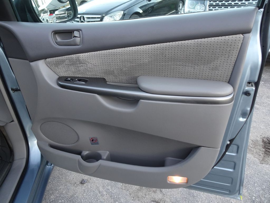2007 Toyota Sienna Image 16