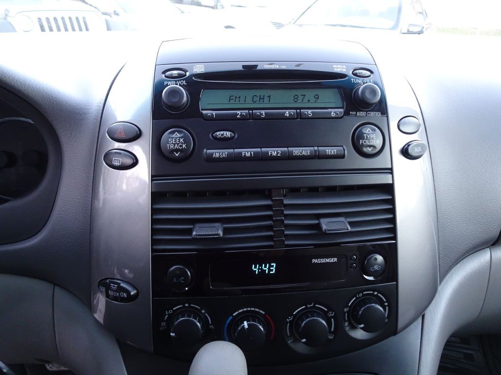 2007 Toyota Sienna Image 21